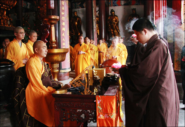 2009年济群法师为研究所学员传授菩提心戒 - 王老师 - 看破万缘恒顺